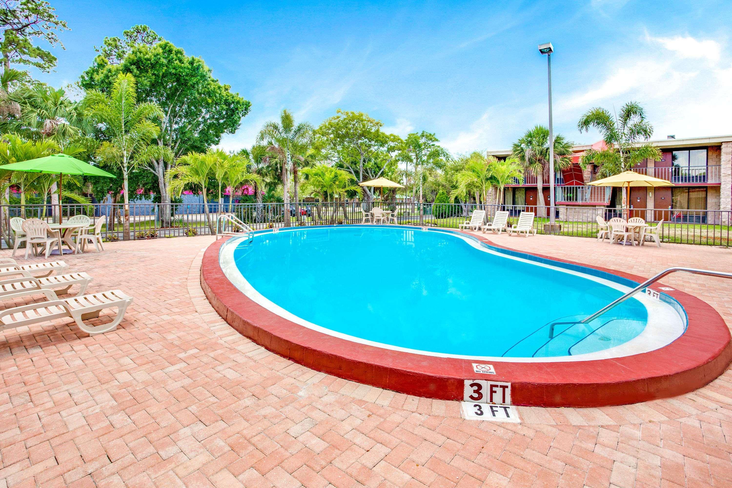 Days Inn By Wyndham Bradenton - Near The Gulf Dış mekan fotoğraf