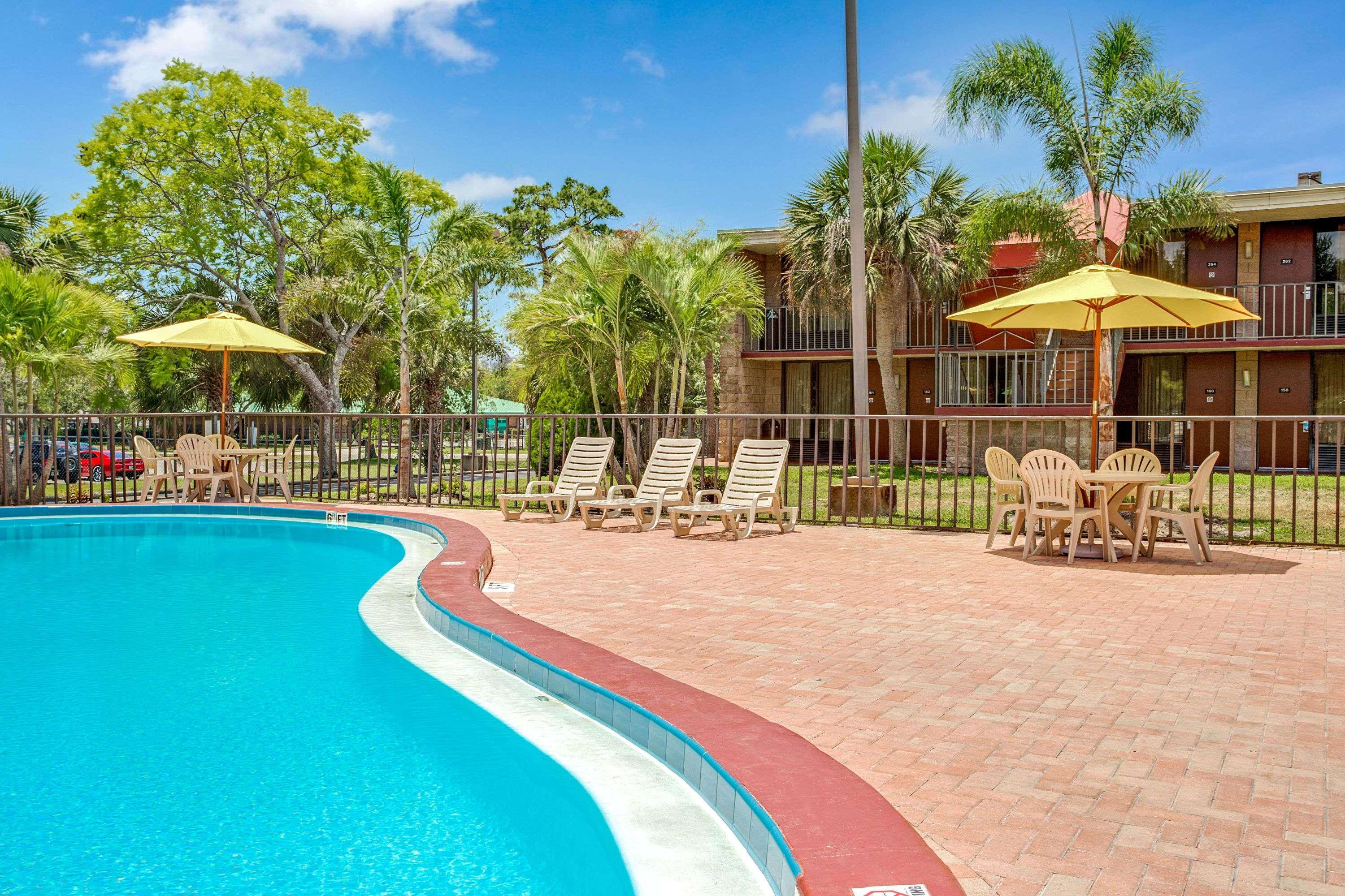 Days Inn By Wyndham Bradenton - Near The Gulf Dış mekan fotoğraf