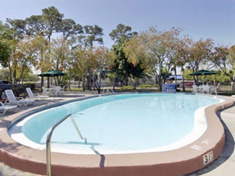Days Inn By Wyndham Bradenton - Near The Gulf Dış mekan fotoğraf